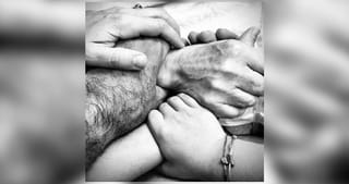 Ενωμένα χέρια, διαφορετικών ηλικιών για ενδυνάμωση σχέσεων