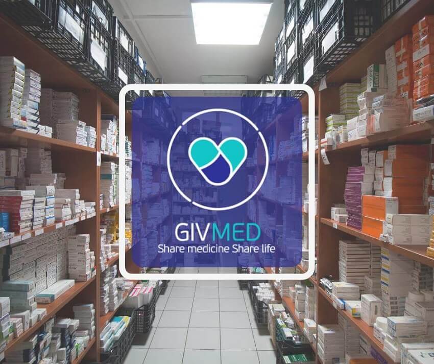 Givmed logo αποθήκη με φάρμακα σε ράφια |  YouBeHero