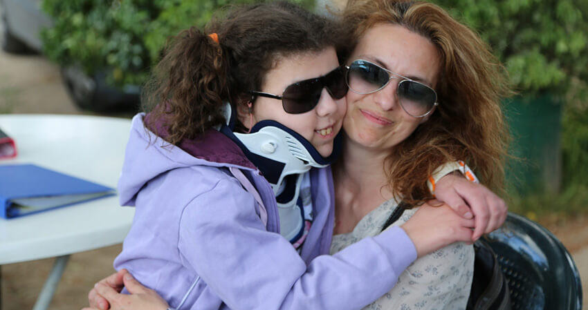 merimna.org.gr παιδί με την μαμά του - YouBeHero