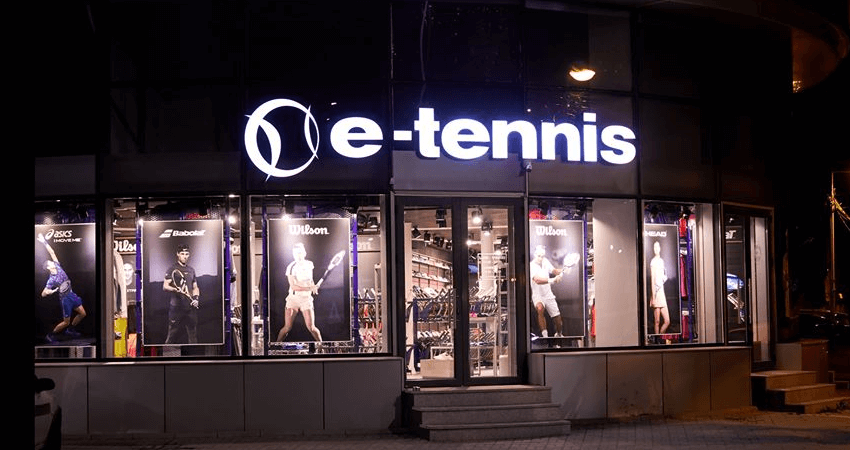 Στο e-tennis.gr θα βρεις ρακέτες για τένις παπούτσια, ρούχα, τσάντες | YouBeHero