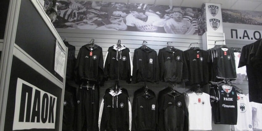 Στο store.paokfc.gr θα βρεις επίσημες εμφανίσεις του ΠΑΟΚ και αξεσουάρ όπως γάντια, καπέλα, κασκόλ, σημαίες και gadgets | YouBeHero