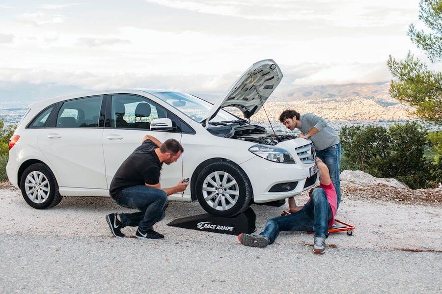 Στην spotmechanic.gr γίνεται έλεγχος σε δομή, μηχανικά, αφάλεια, φανοποιία, ηλεκτρικά μέρη και βιβλία service μεταχειρισμένων αυτοκινήτων  | YouBeHero