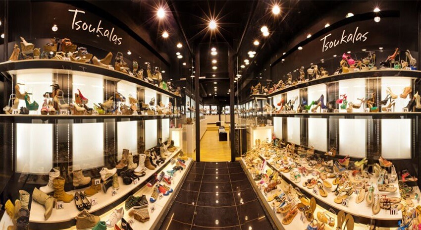 Στο κατάστημα του Tsoukalas Shoes προβάλεται μεγάλη συλλογή απο σανδάλια, μπότες, γόβες σε διάφορα σχέδια και χρώματα | YouBeHero